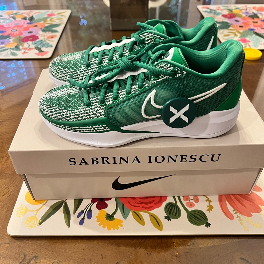 Authentic Nike Sabrina Women’s Basketball Shoes - Candy Apple Green Size 6.5